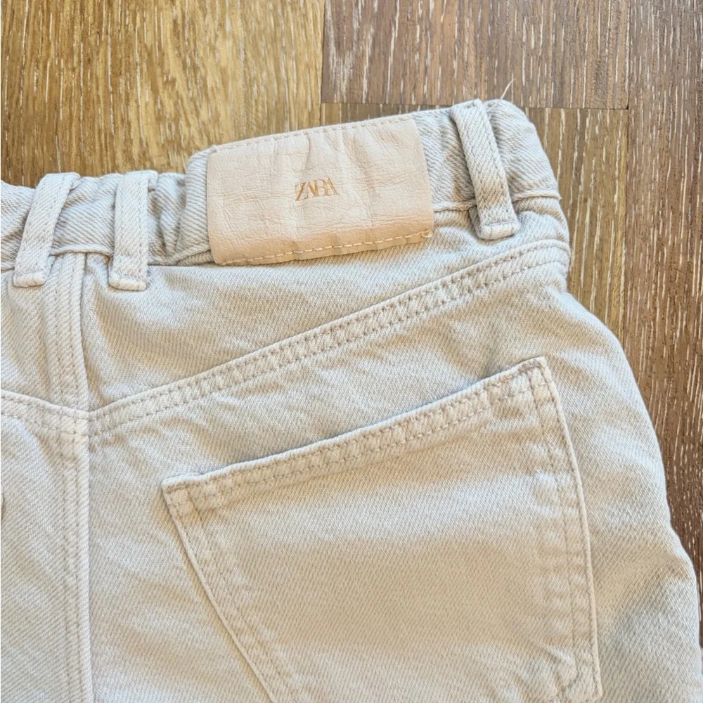 Girls Zara light grey studded denim shorts size 9 adjustable waist bands